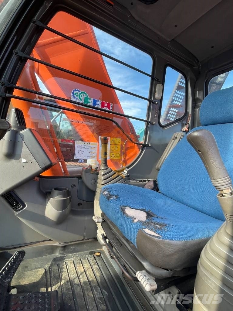 Hitachi ZX 240, 2022, 中國- 履帶式挖土機/掘鑿機/挖掘機- Mascus臺灣