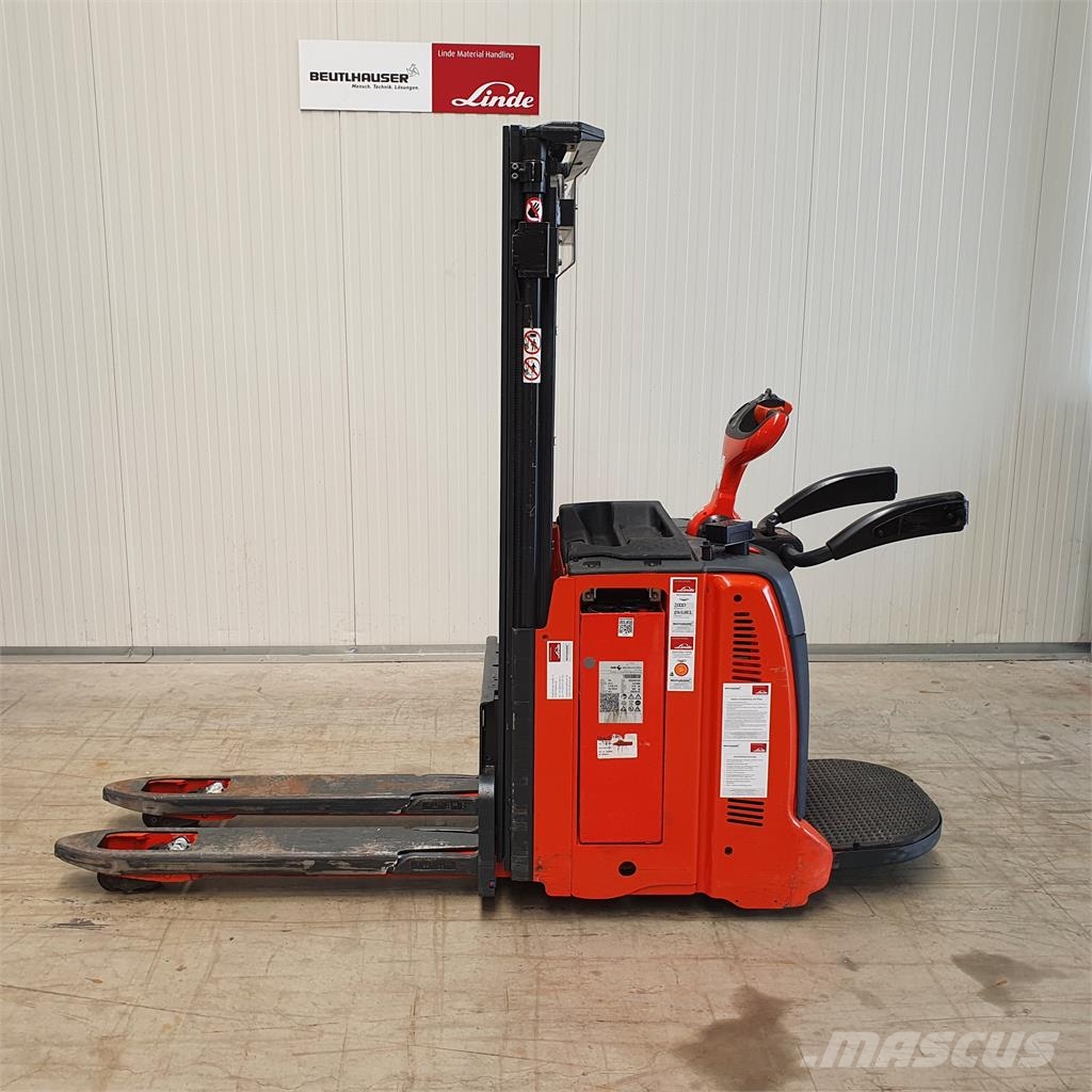 Linde D12AP Самоходни товарачи