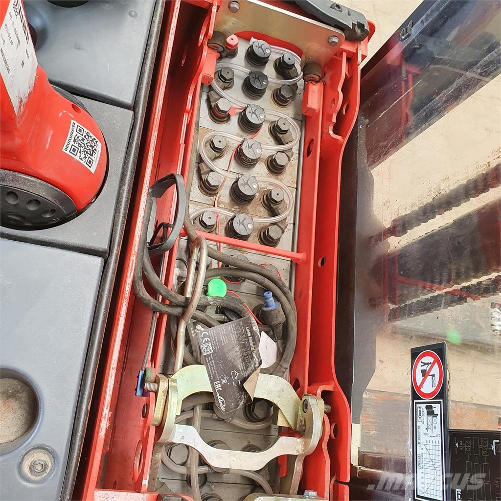 Linde D12AP شاحنات مناولة ذاتية الدفع