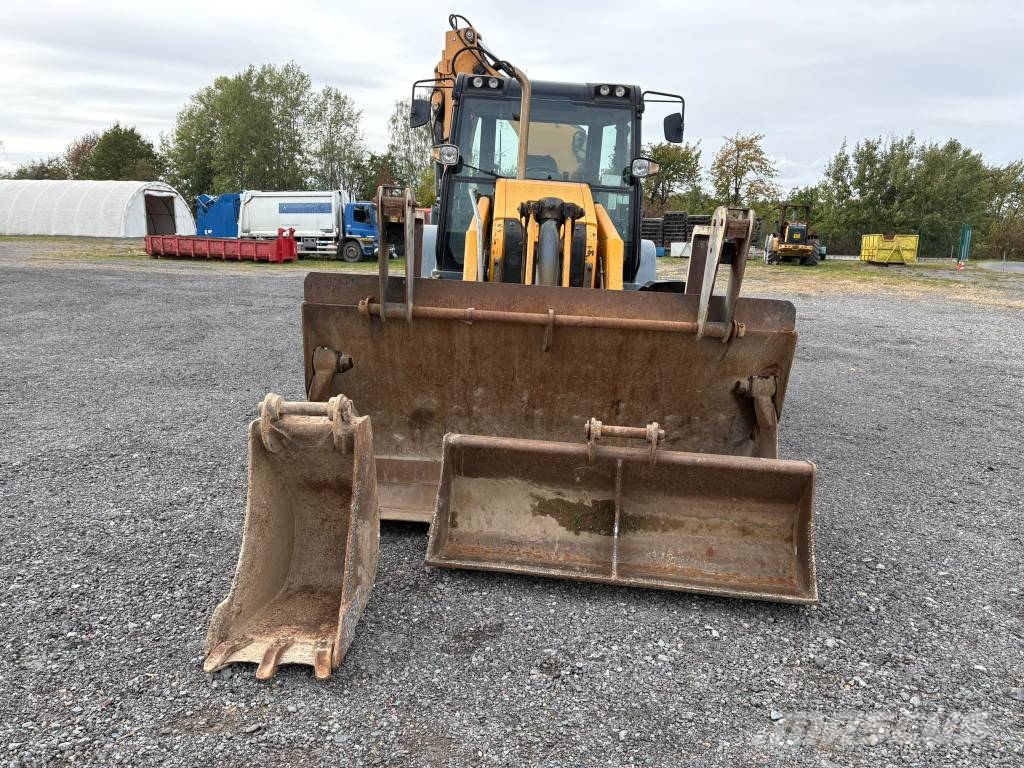 Terex TBL 890 Tractopelle