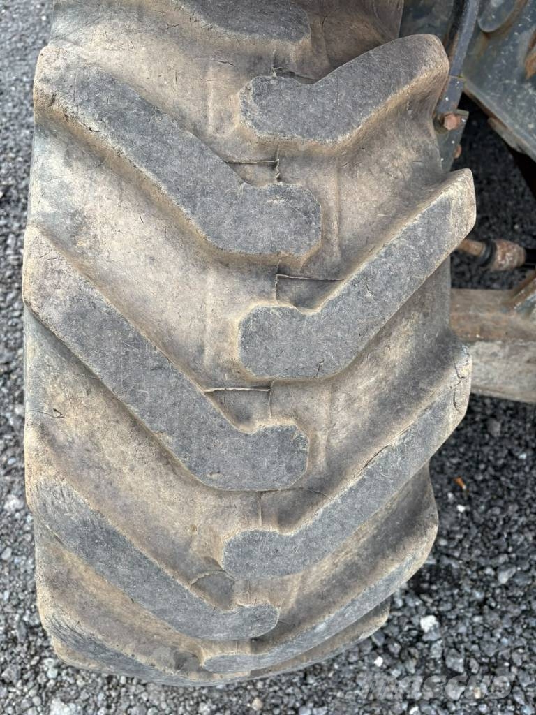 Terex TBL 890 Tractopelle