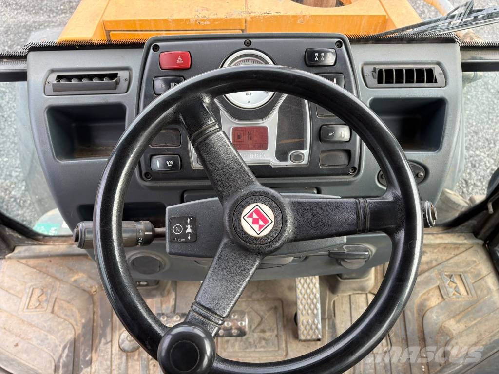 Terex TBL 890 Tractopelle