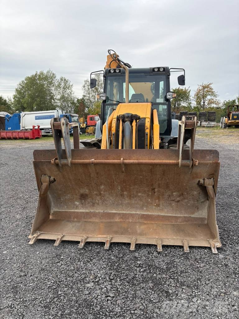 Terex TBL 890 Tractopelle