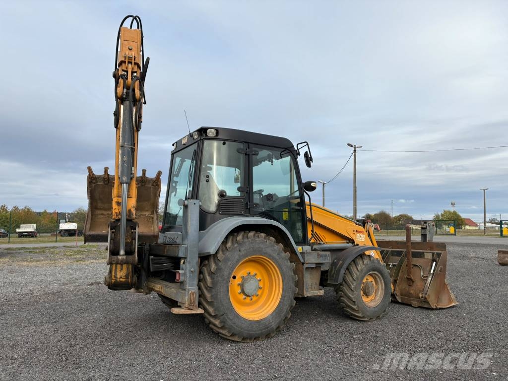 Terex TBL 890 Tractopelle