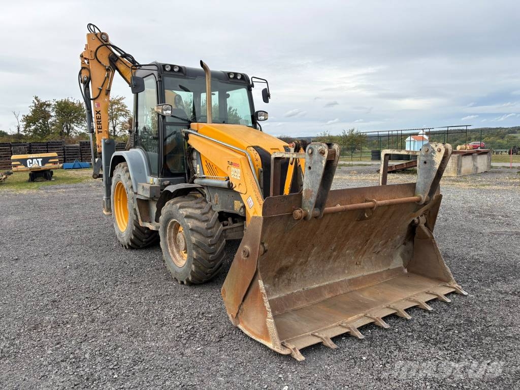 Terex TBL 890 Tractopelle