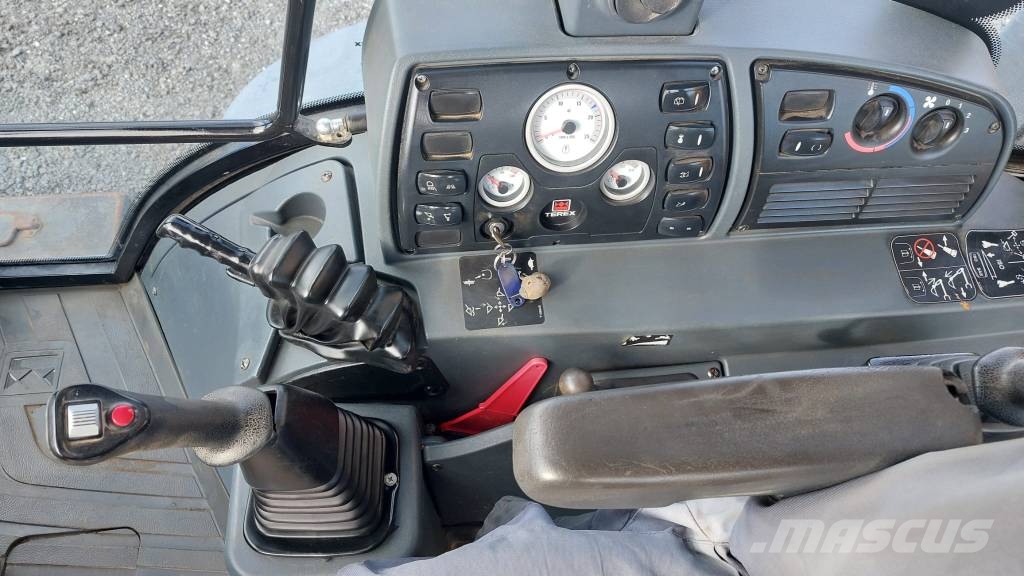 Terex TBL 890 Kotrórakodók