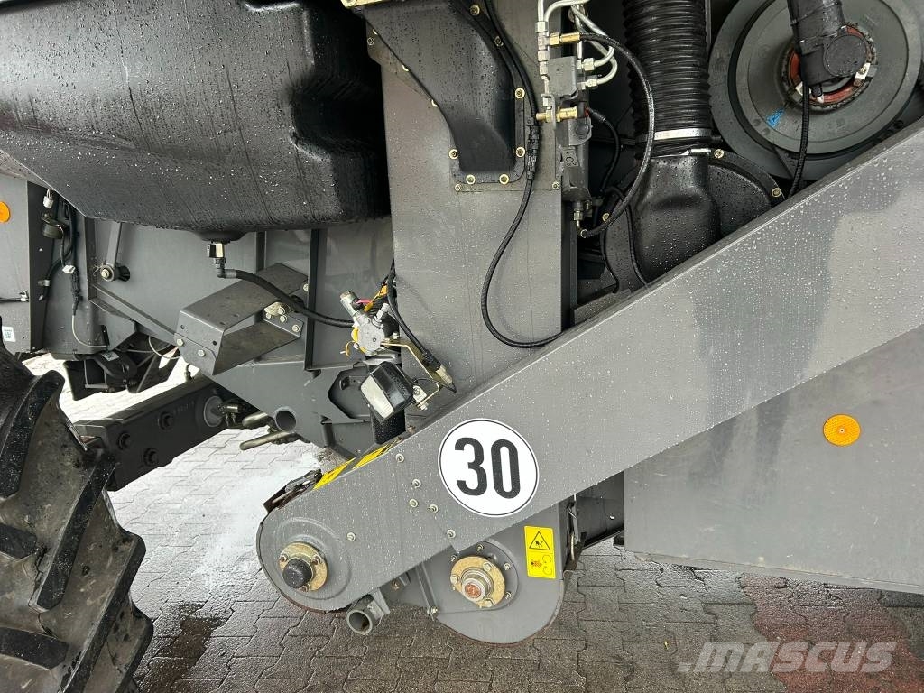 CLAAS Lexion 670 4x4 联合收割机
