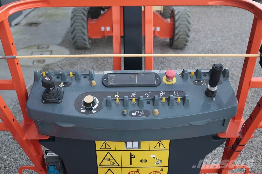 JLG EC520AJ Iseliikuvad poomtõstukid