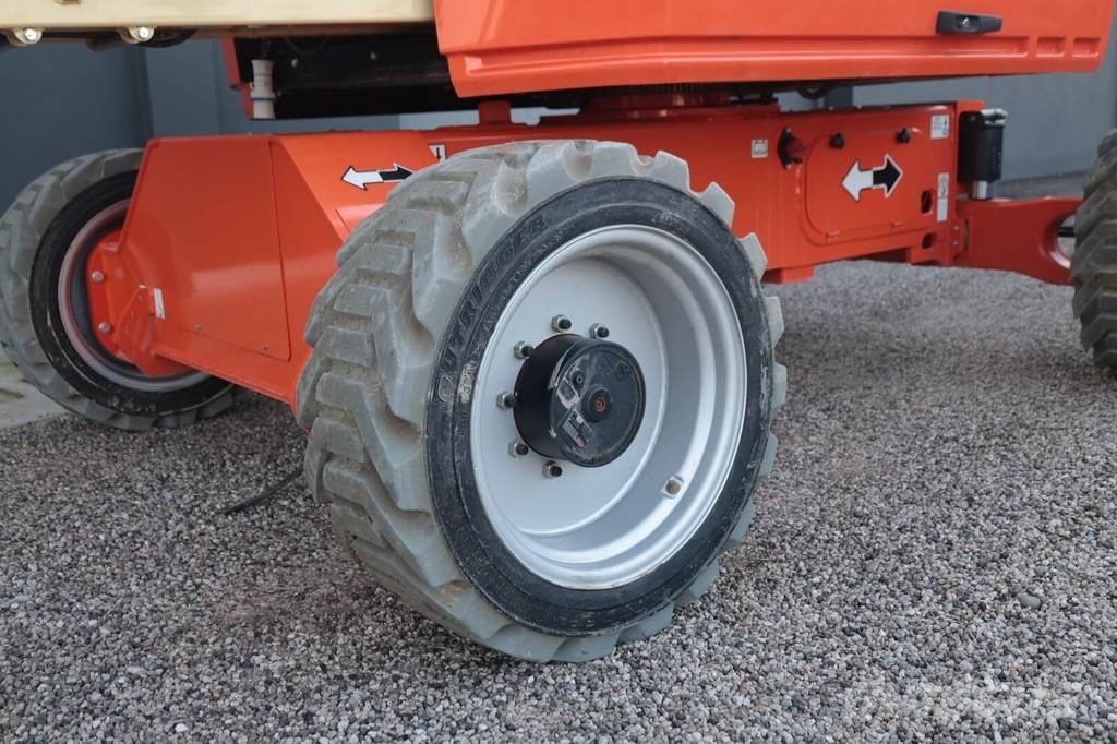 JLG EC520AJ Iseliikuvad poomtõstukid