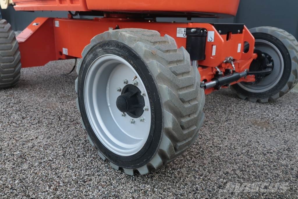 JLG EC520AJ Iseliikuvad poomtõstukid