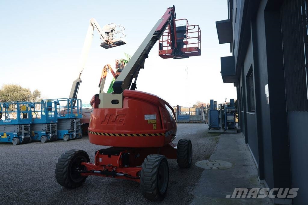 JLG EC520AJ Iseliikuvad poomtõstukid