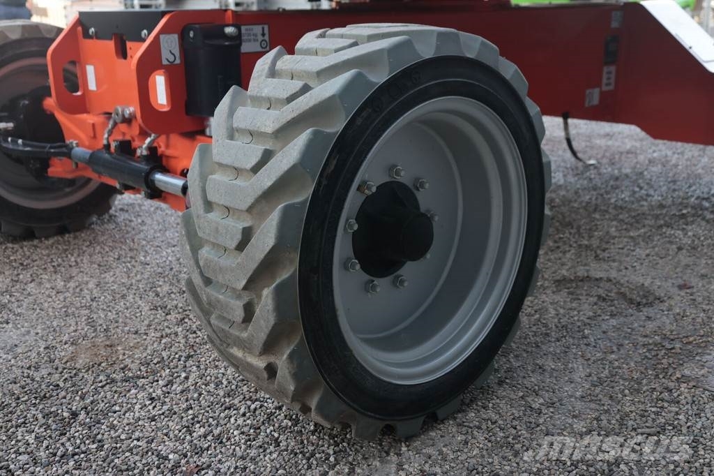 JLG EC520AJ Iseliikuvad poomtõstukid