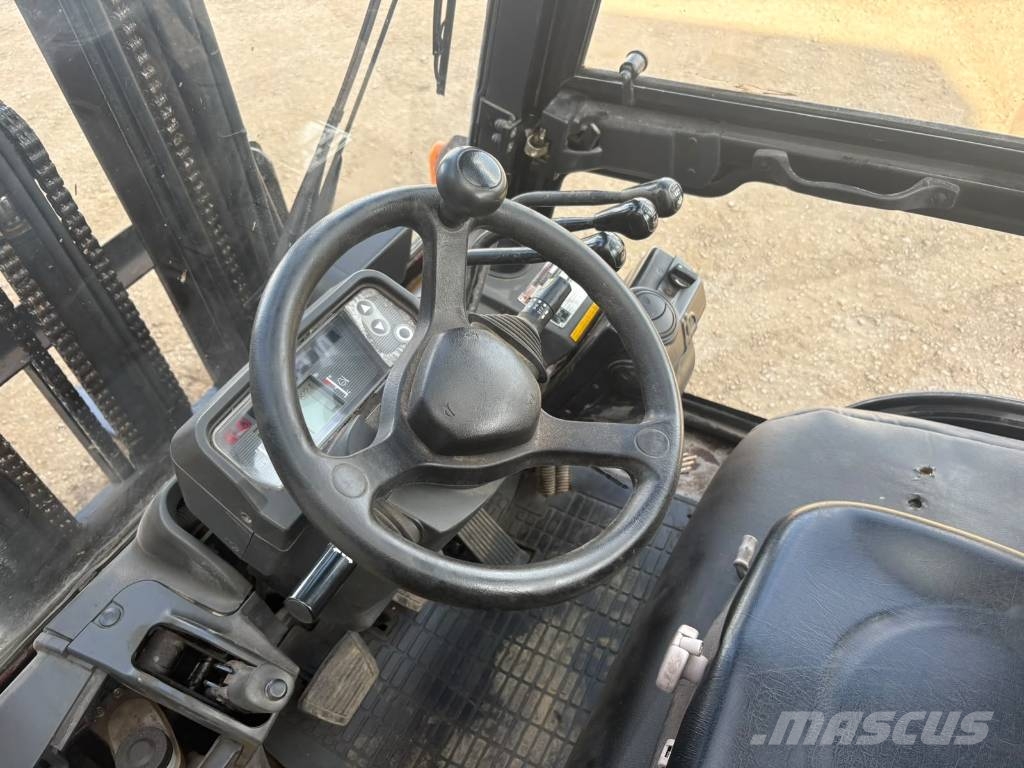 CAT DP 25 N Carrelli elevatori diesel