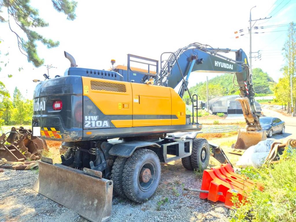 Hyundai HW 210 A 휠 굴삭기