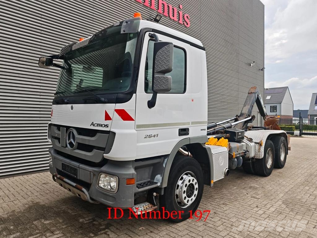 Mercedes-Benz Actros 2641 6x4 HiabMultilift XR21S51 Vrachtwagen met containersysteem