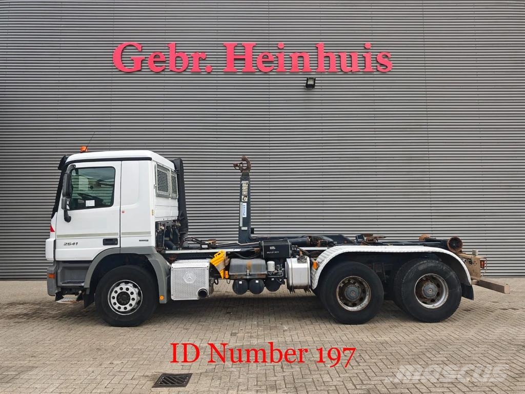 Mercedes-Benz Actros 2641 6x4 HiabMultilift XR21S51 Vrachtwagen met containersysteem