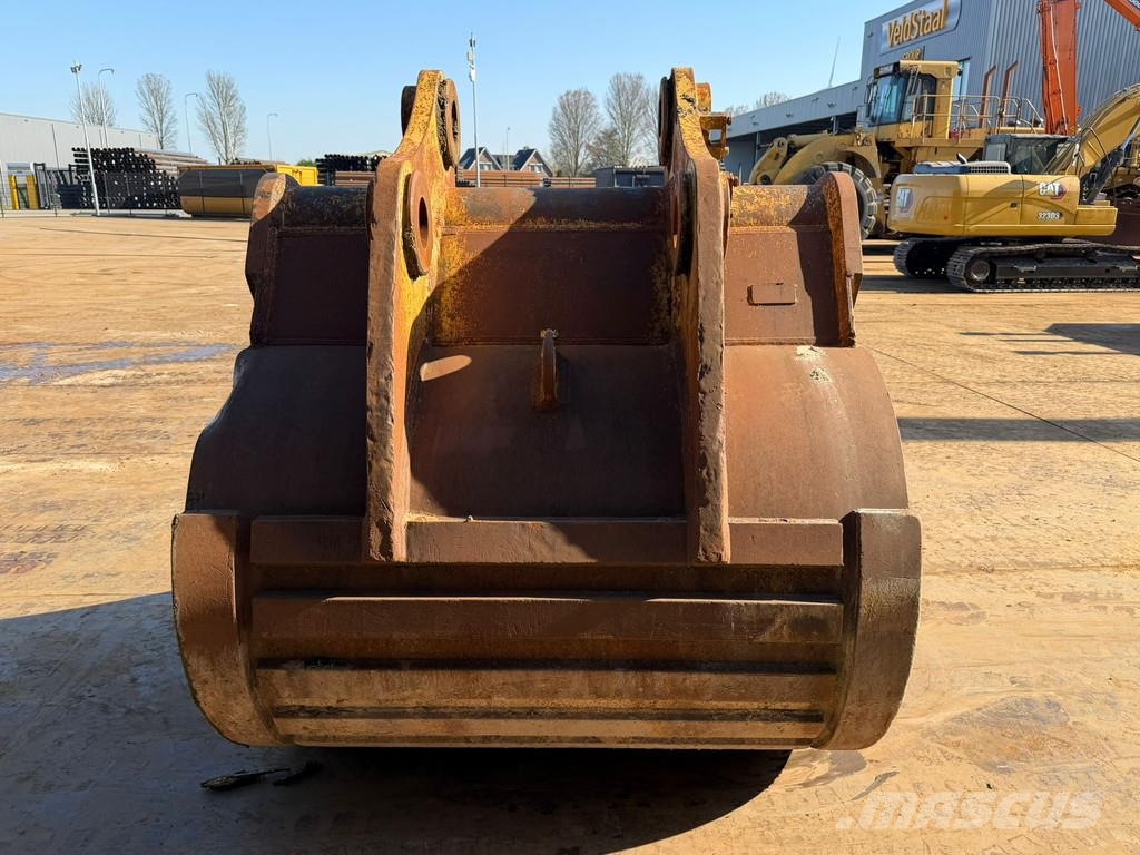 CAT teeth Bucket 385 دلاء