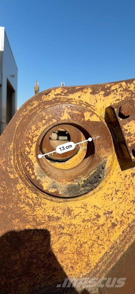 CAT teeth Bucket 385 دلاء