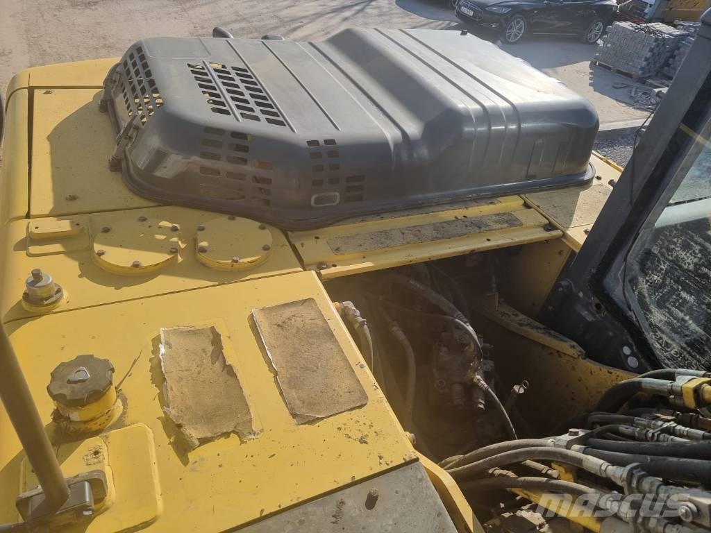 New Holland Kobelco E305 Crawler excavators