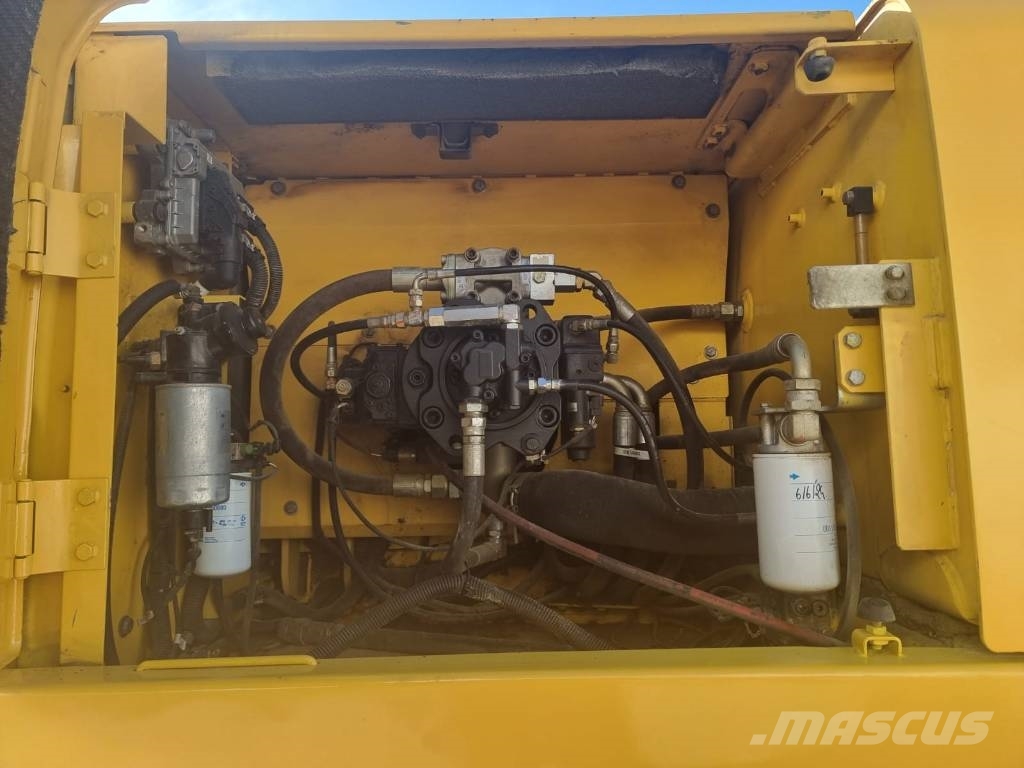 New Holland Kobelco E305 Crawler excavators