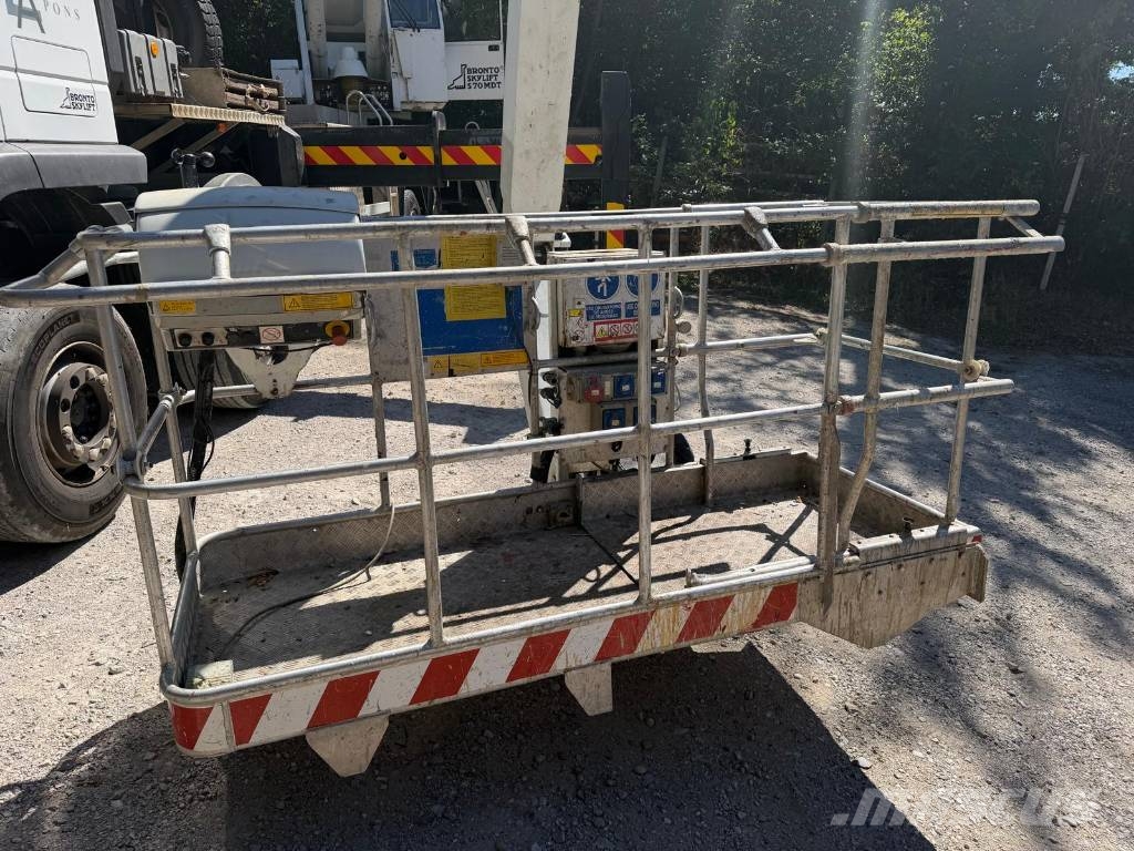 Bronto Skylift S70 MDT Camion nacelle