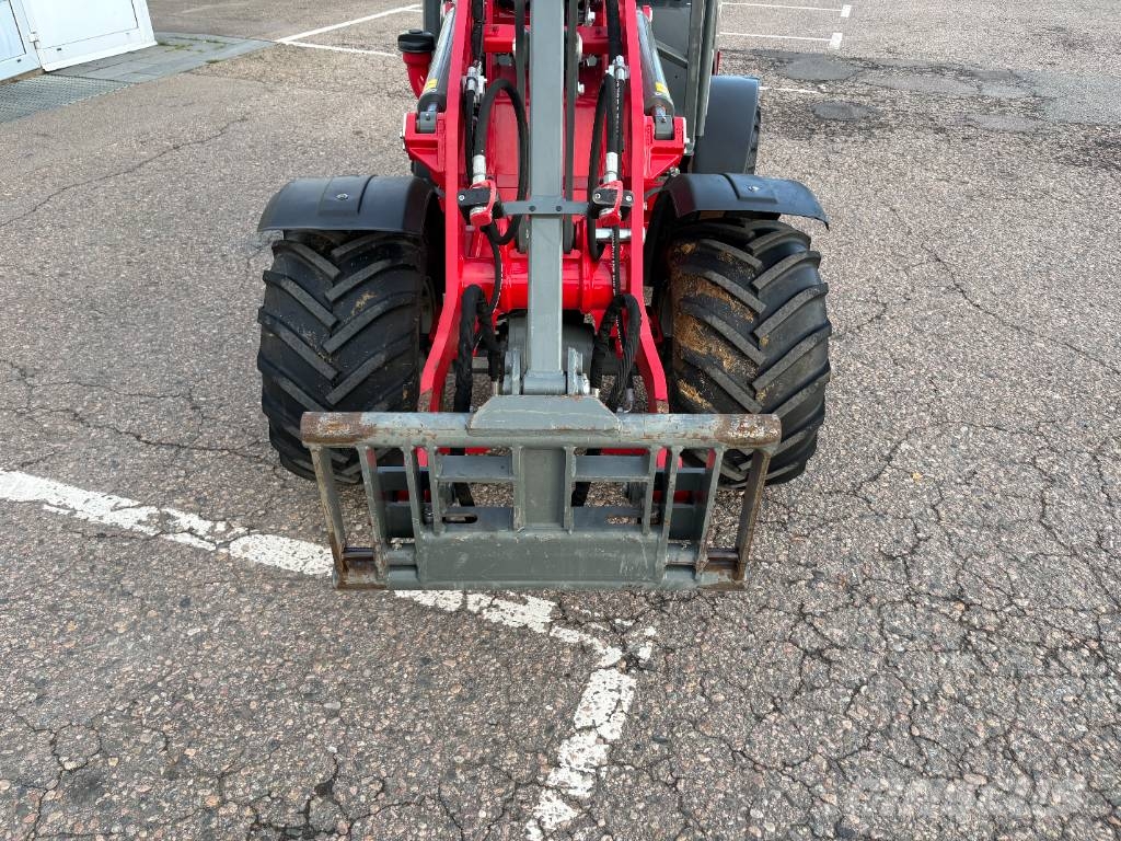 Weidemann 1280 لوادر صغيرة