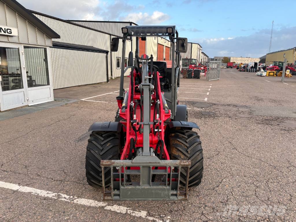 Weidemann 1280 لوادر صغيرة