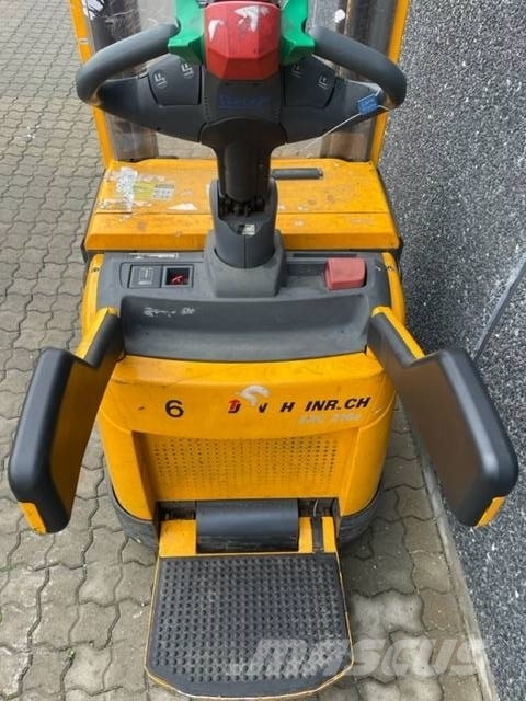 Jungheinrich ERC 216 Samohybné vozíky