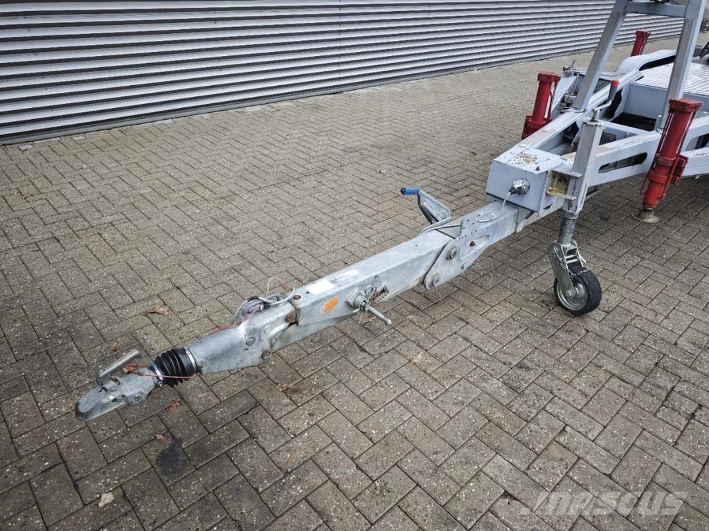 Böcker AHK 27/1200 رافعات صالحة لكل أنواع الطرق