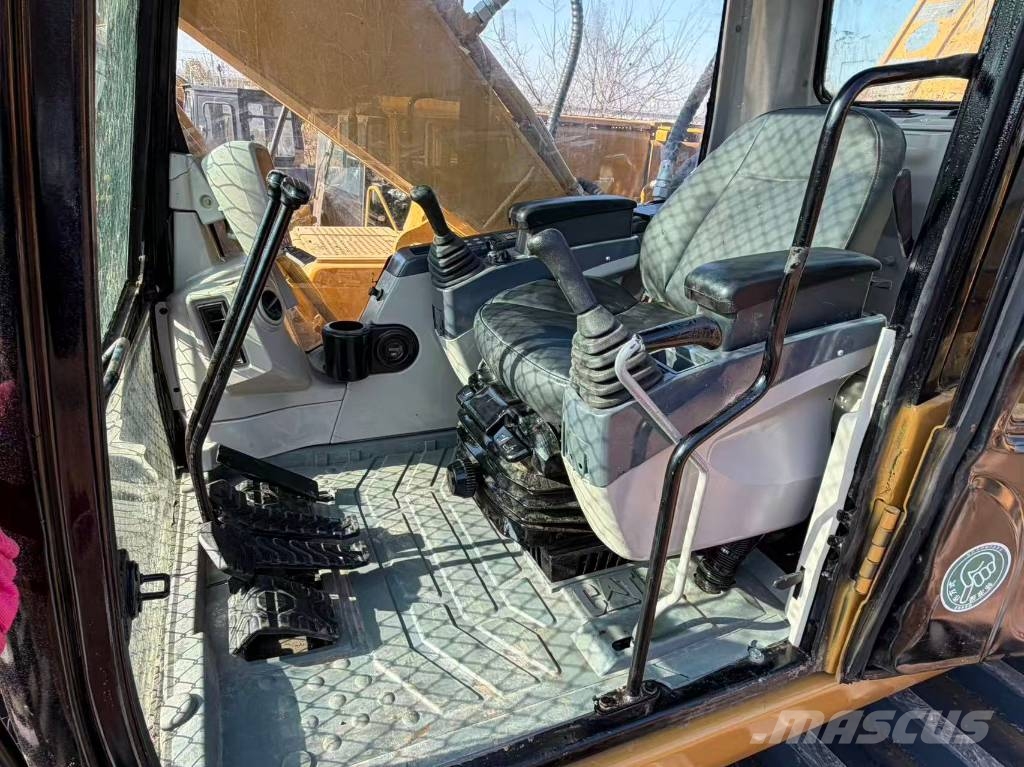 CAT 320C 수륙양용 굴삭기