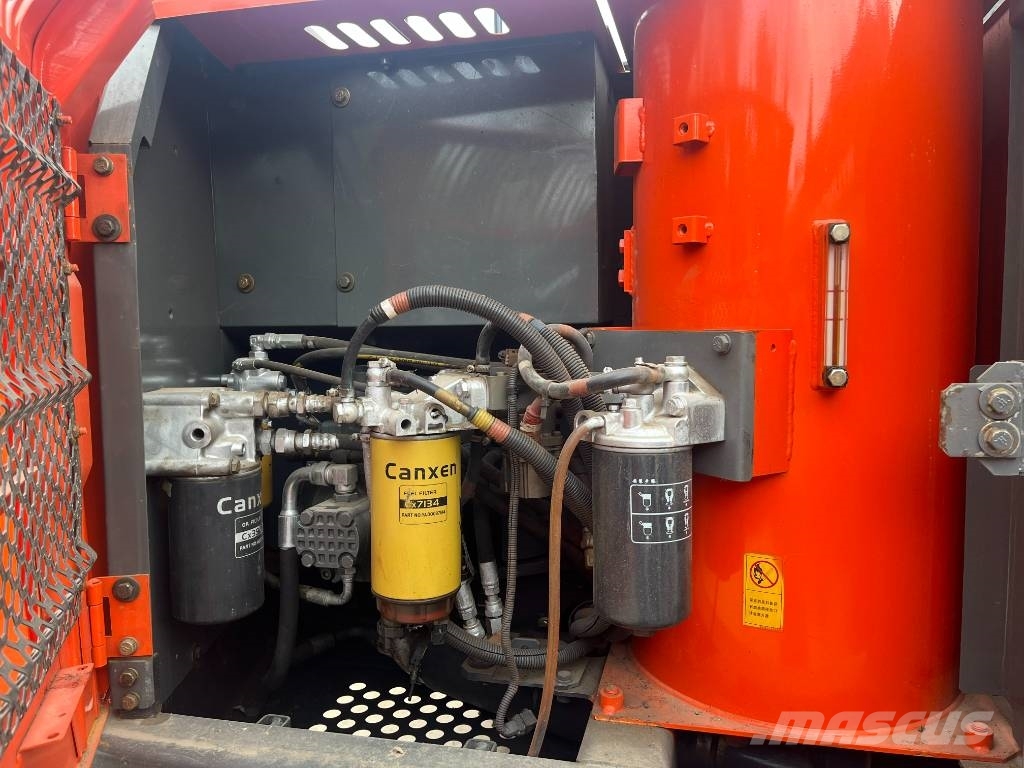 Hitachi ZX 130 Lánctalpas kotrók