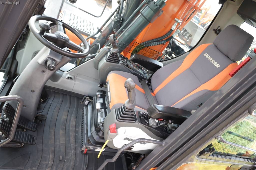 Doosan DX 170 W-5 Wielgraafmachines