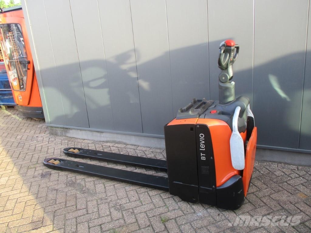 BT LPE200 Low lifter with platform