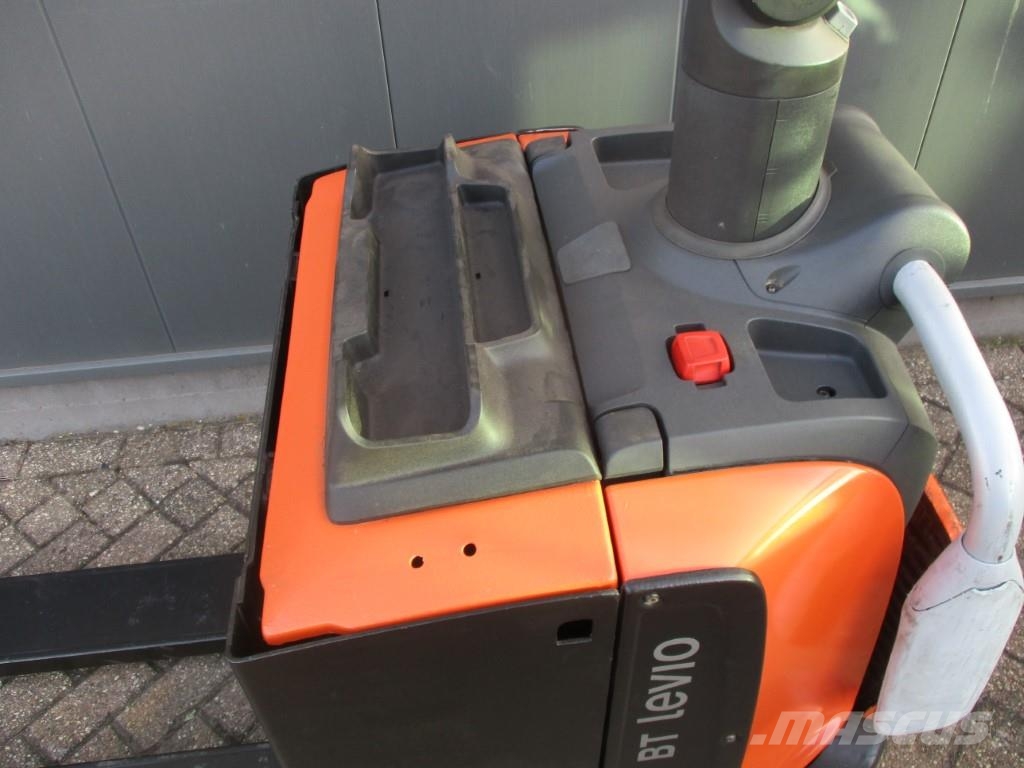 BT LPE200 Low lifter with platform