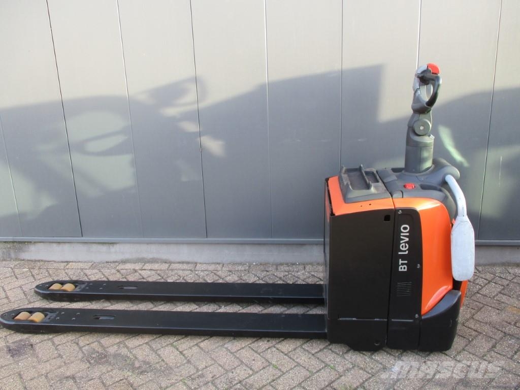BT LPE200 Low lifter with platform