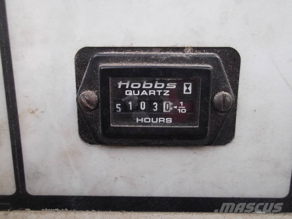Grove AMZ51XT V-3091 EO Вертикальні щоглові підйомники