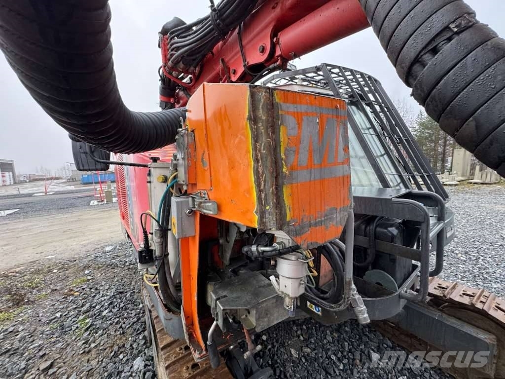 Sandvik DX800 Avolouhintaporauslaitteet