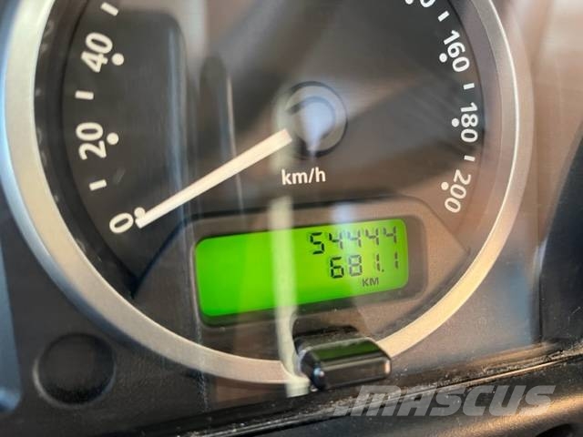 Land Rover Defender 90 iconic soft top year 2013 自動車