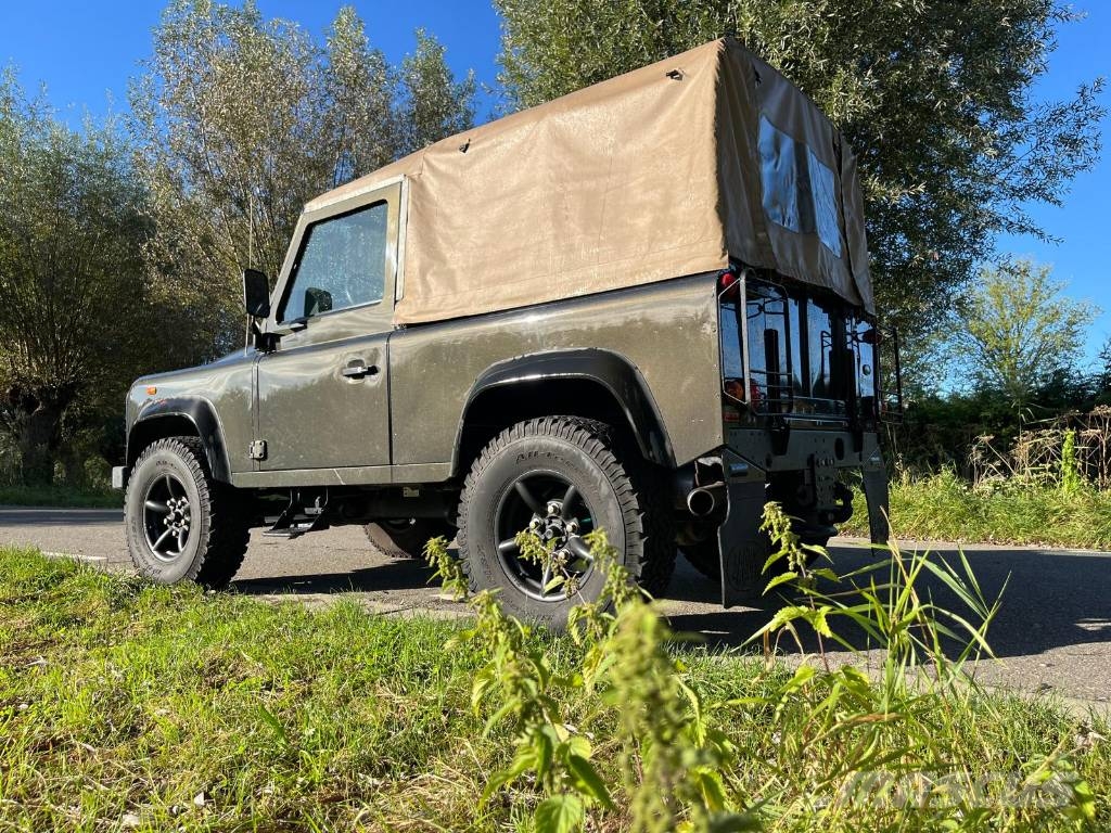 Land Rover Defender 90 iconic soft top year 2013 自動車
