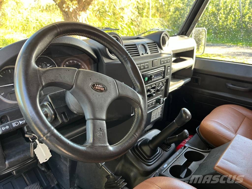 Land Rover Defender 90 iconic soft top year 2013 自動車