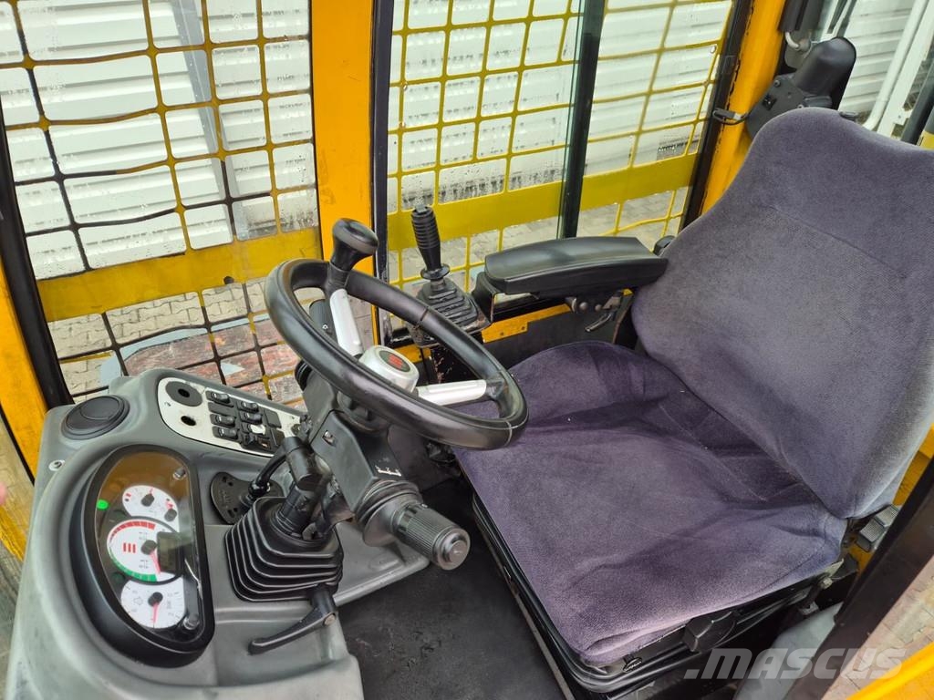 Baumann GX 40/12/57 TR 侧卸式铲车