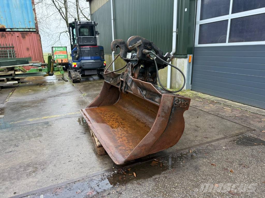  4 Different tiltbucket / kantelbak / Schwenklöffel Schaufeln