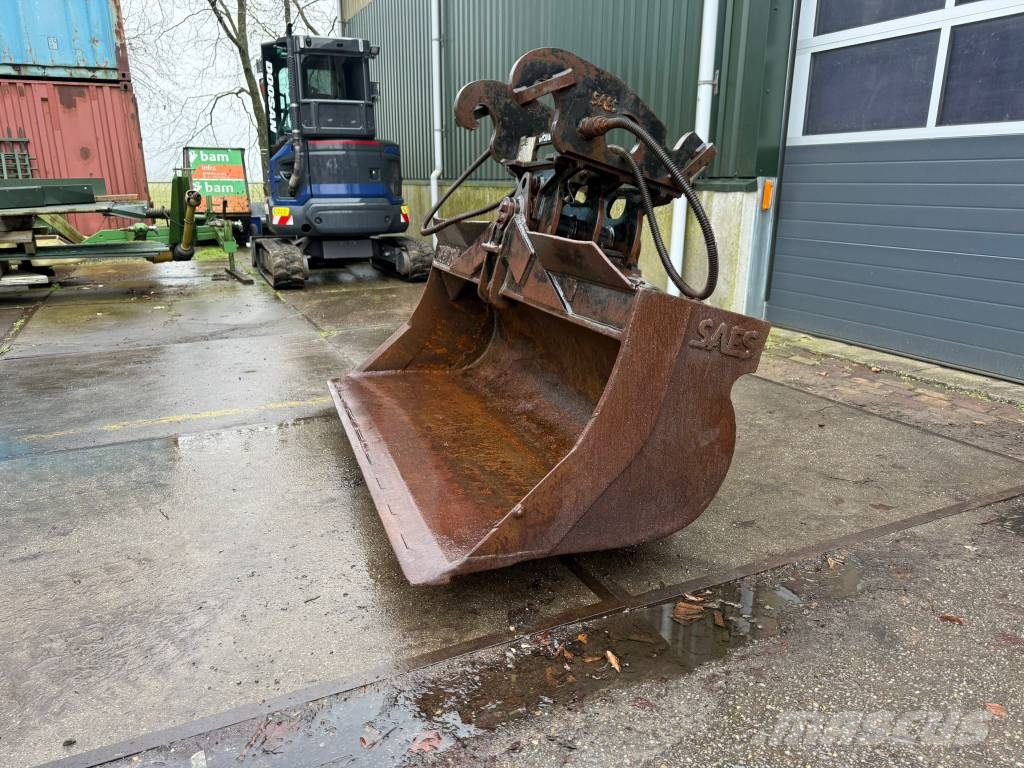  4 Different tiltbucket / kantelbak / Schwenklöffel Schaufeln