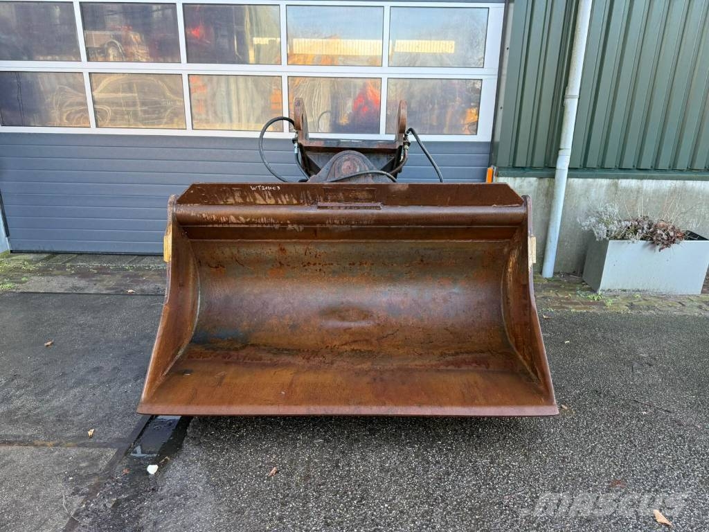  4 Different tiltbucket / kantelbak / Schwenklöffel Schaufeln