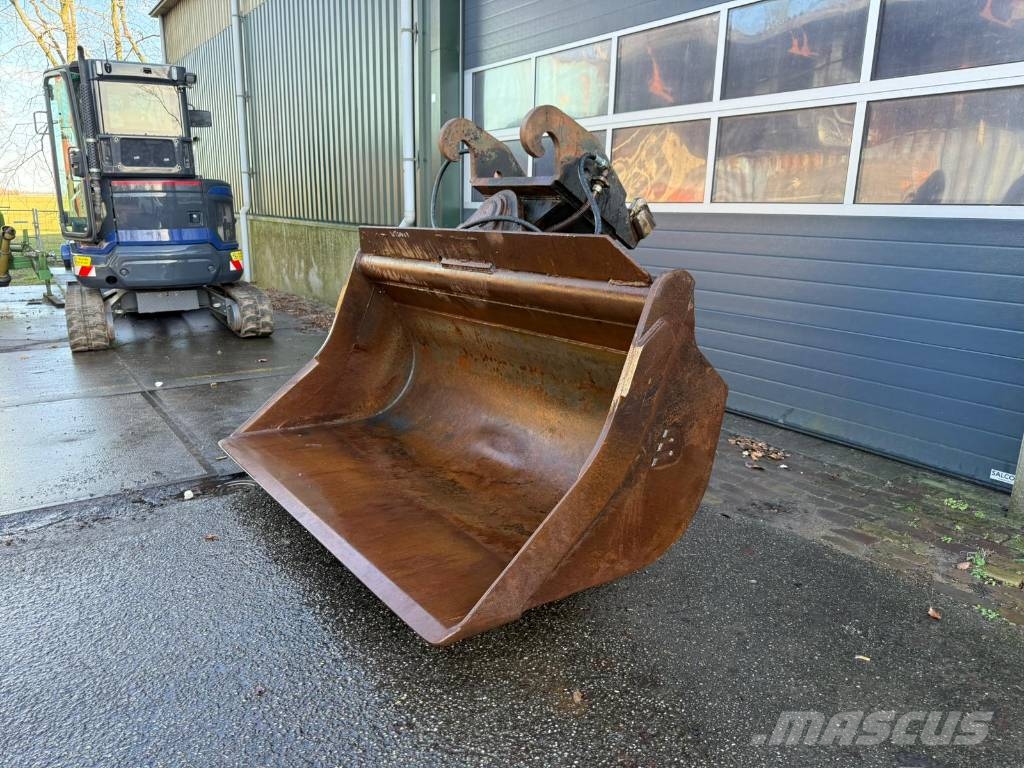  4 Different tiltbucket / kantelbak / Schwenklöffel Schaufeln