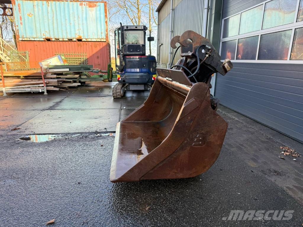  4 Different tiltbucket / kantelbak / Schwenklöffel Schaufeln