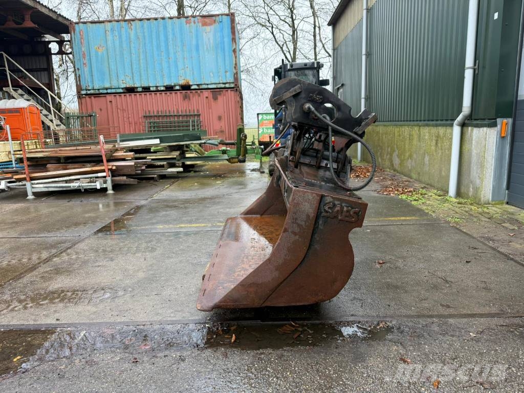 4 Different tiltbucket / kantelbak / Schwenklöffel Schaufeln
