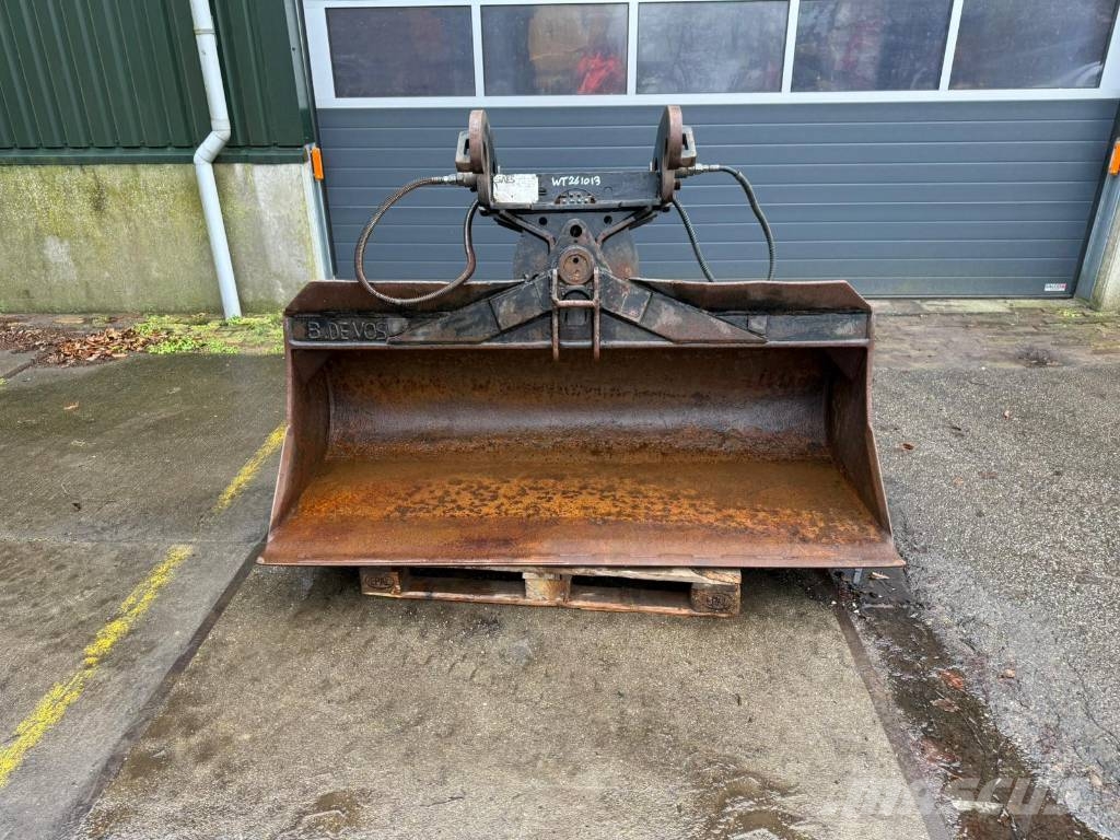 4 Different tiltbucket / kantelbak / Schwenklöffel Schaufeln