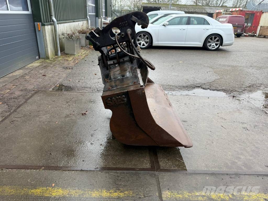  4 Different tiltbucket / kantelbak / Schwenklöffel Schaufeln