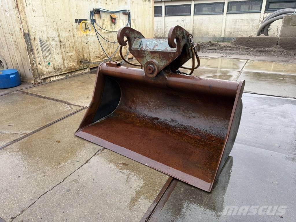  4 Different tiltbucket / kantelbak / Schwenklöffel Schaufeln